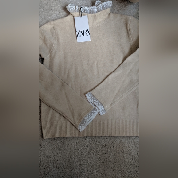 Zara cream knit sweater with lace trim. - Picture 4 of 4